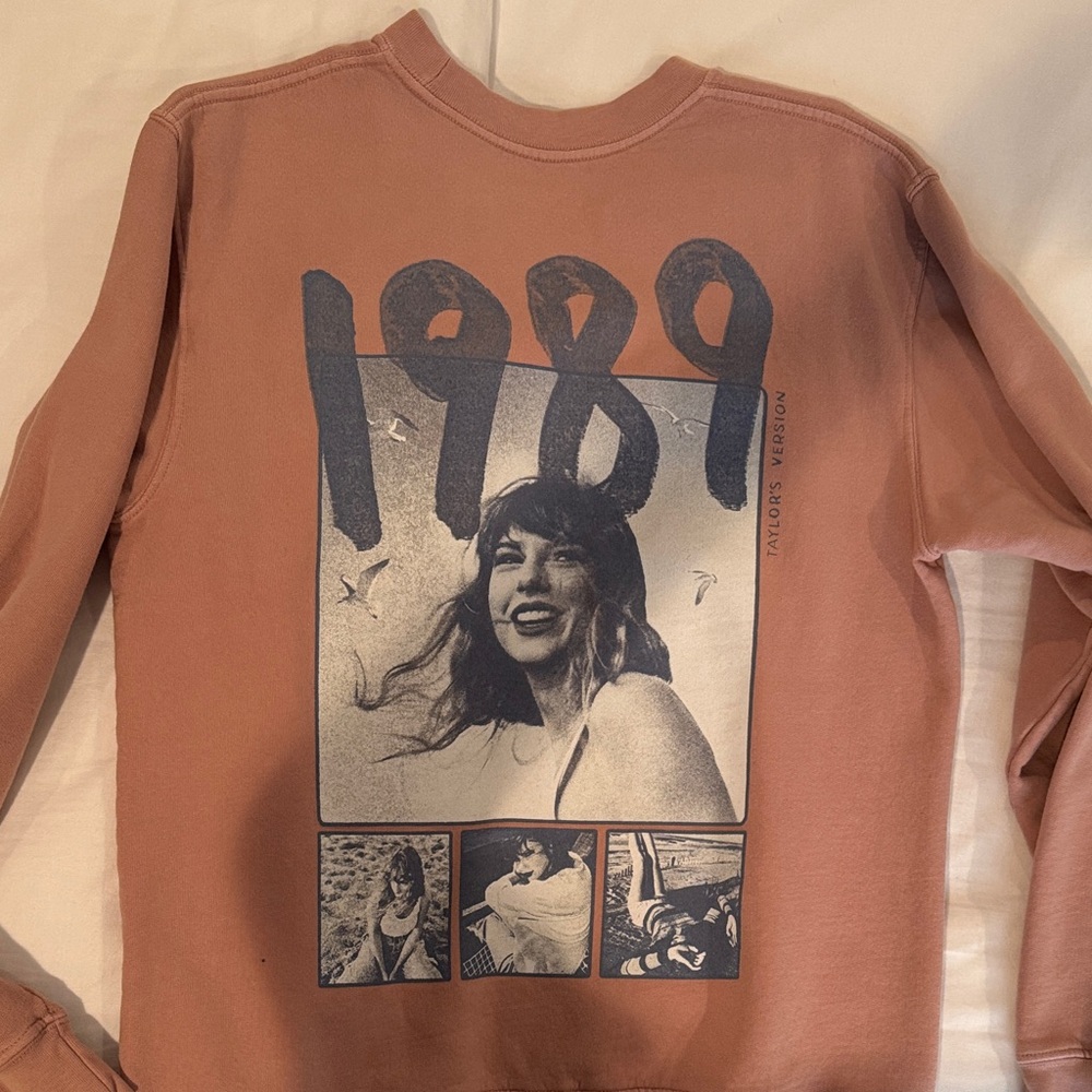 1989 Graphic Sweatshirt